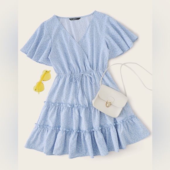 Plus Surplice Neck Flutter Sleeve Frill Trim Ditsy
Floral Dress - Picture 1 of 1